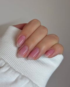 “Nail tint: a magia das cores nas pontas dos dedos para iluminar